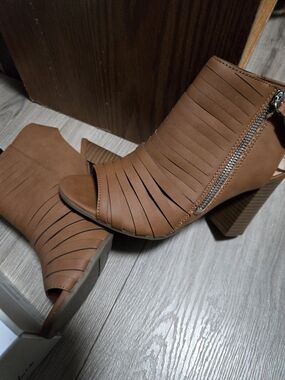 Francesca's Collections Tan Open-Toe Strappy Block Heel Booties